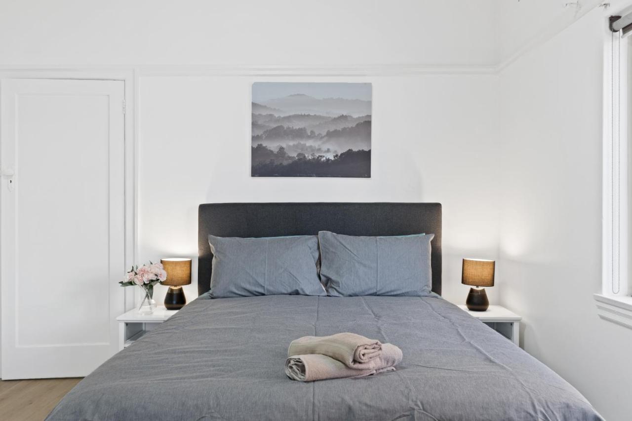 Burwood City Newly Renovated 2 Bed 2 Bath Free Private Parking Big Apt Sydney Luaran gambar