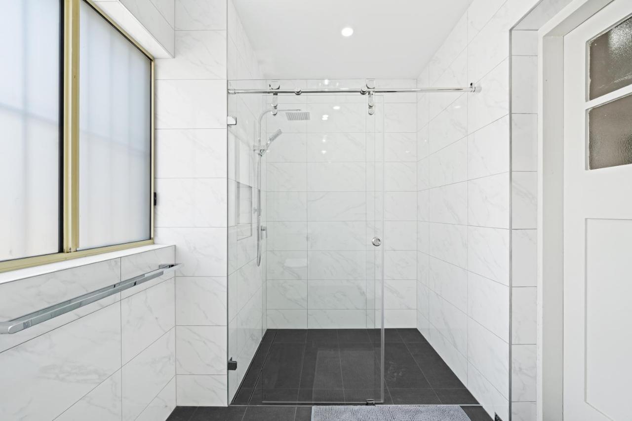 Burwood City Newly Renovated 2 Bed 2 Bath Free Private Parking Big Apt Sydney Luaran gambar
